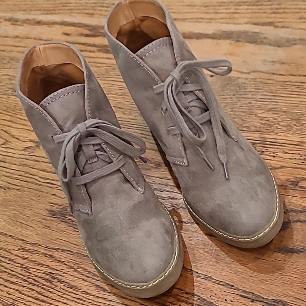 Merona sz 9.5 faux suede upper ankleboots - Picture 2 of 10